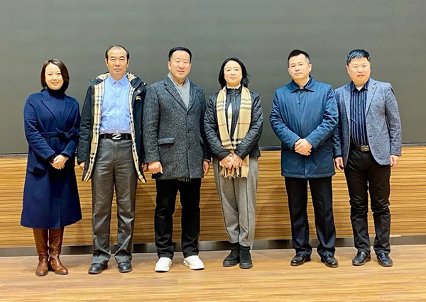 錦州市政協(xié)副主席、工商聯(lián)主席王秀錦蒞臨濱海電商基地考察調(diào)研